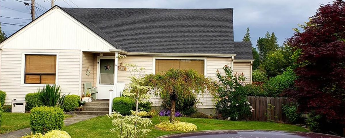 Home in Western Washington with an architectural asphalt shingle roof designed to withstand rain, wind, and the Pacific Northwest climate.