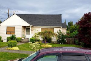 Home in Western Washington with an architectural asphalt shingle roof designed to withstand rain, wind, and the Pacific Northwest climate.